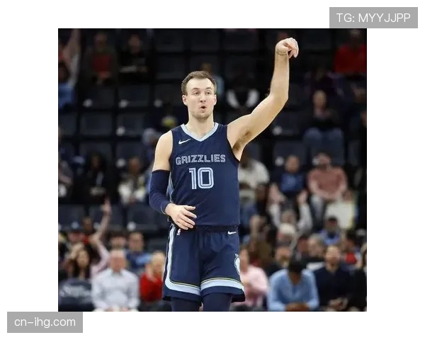 快船射手肯纳德三分命中率48.4%，无球跑动契合哈登传球体系